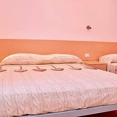 Hotel Elegant Villa, Near The By Beahost